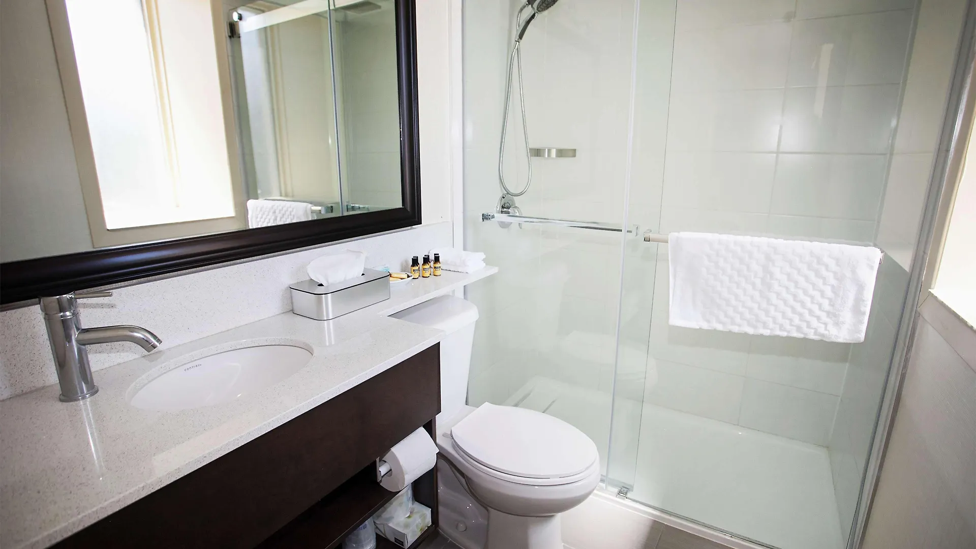 Best Western Plus Montreal Downtown- Hotel Europa 3*,