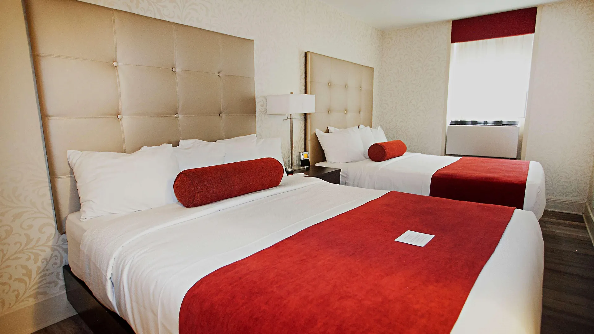 Best Western Plus Montreal Downtown- Hotel Europa