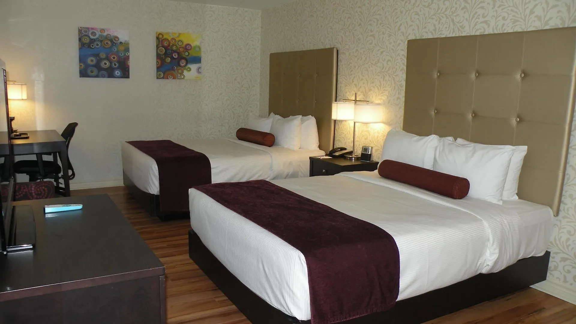 Best Western Plus Montreal Downtown- Hotel Europa 3*,