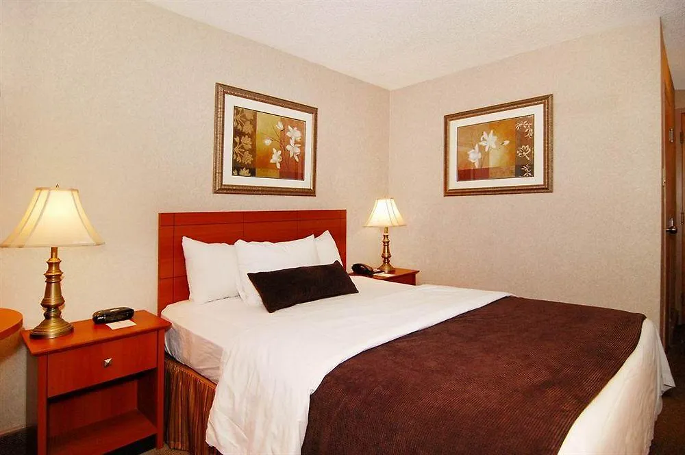 Best Western Plus Montreal Downtown- Hotel Europa