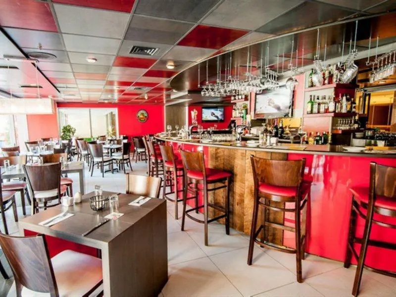 Best Western Plus Montreal Downtown- Hotel Europa