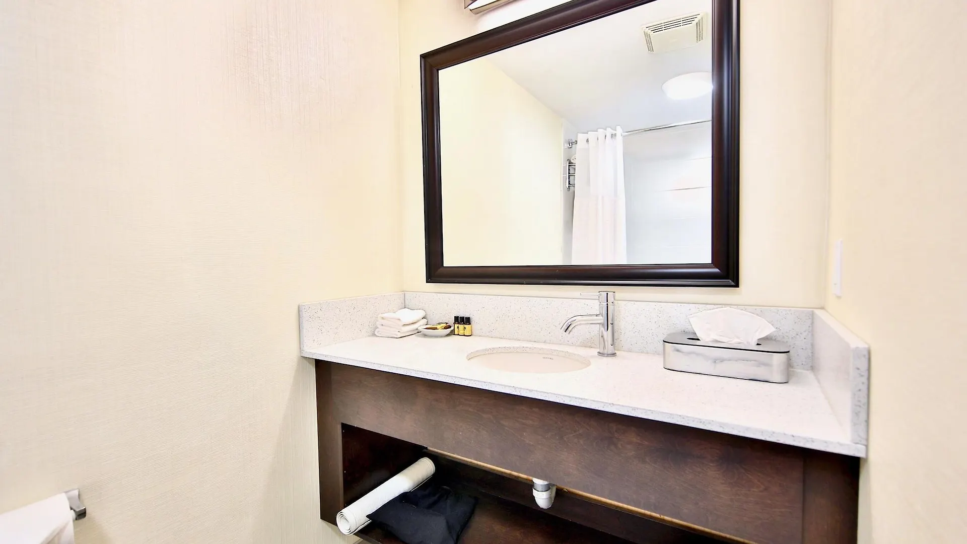 Best Western Plus Montreal Downtown- Hotel Europa